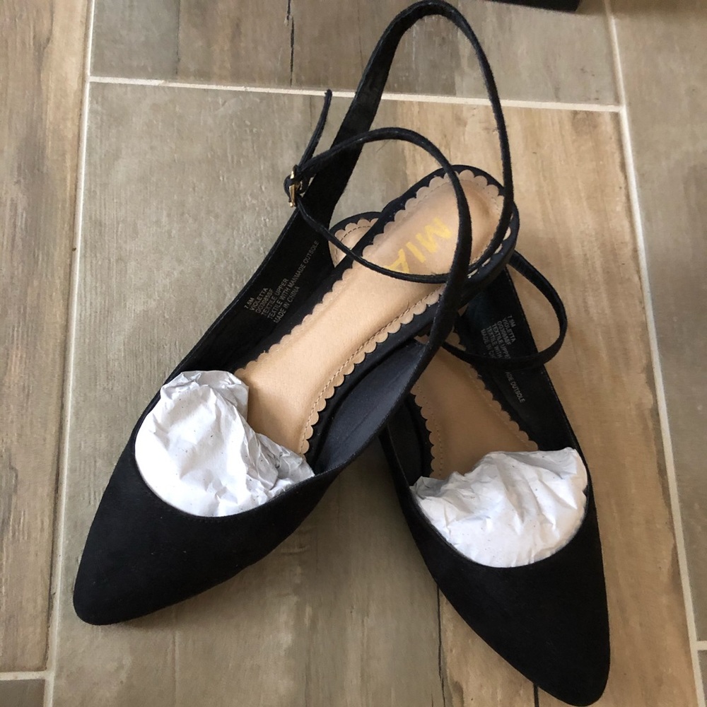 Like New Mia Strappy Flats Wmns Sz 7.5